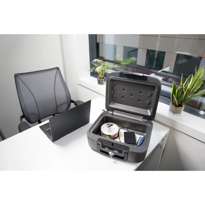 MasterLock - Brannsikker og Vanntett Sikkerhetskoffert - A4‑format - Game-On.no