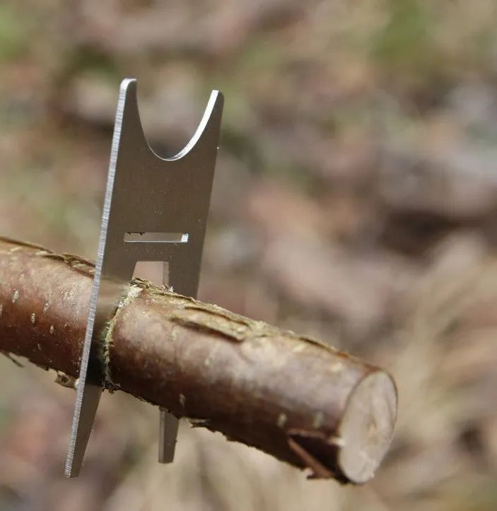 Bushcraft Essentials Overlevelseskort til Tur, Fiske og Friluft - Game-On.no