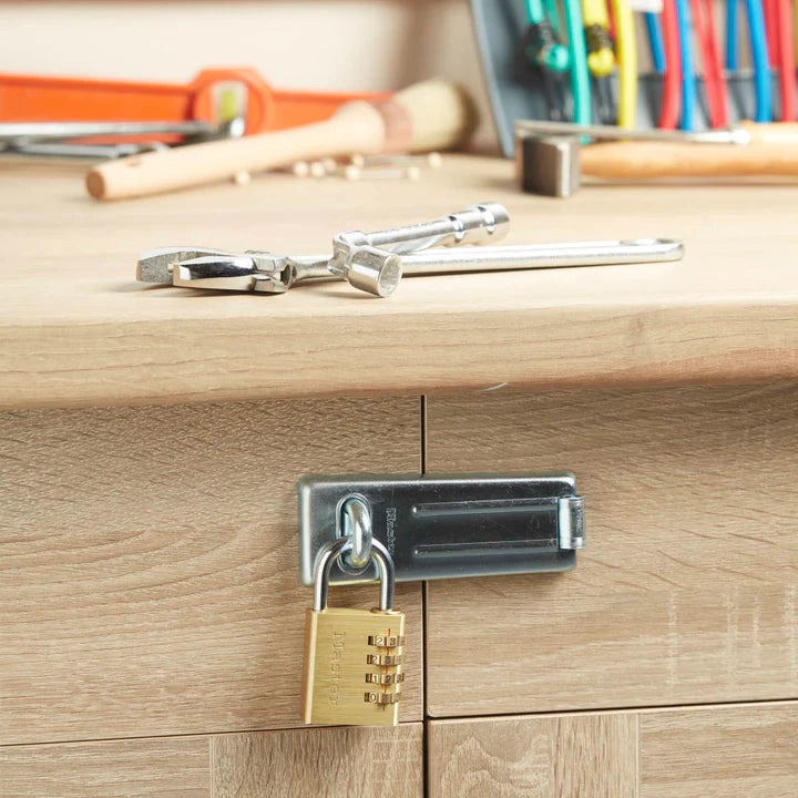 MasterLock - 4‑Sifret Kombinasjonslås i Messing - 40mm - Game-On.no