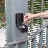MasterLock - Veggmontert Nøkkelboks med Trykknapp og Kodelås - Game-On.no