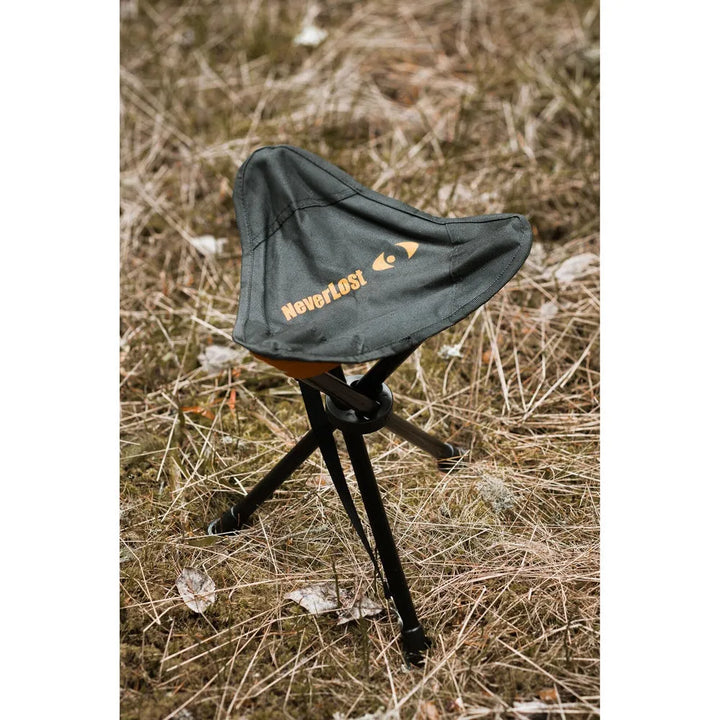 NeverLost Tripod Stol – Sammenleggbar Turstol for Jakt og Friluftsliv - Game-On.no