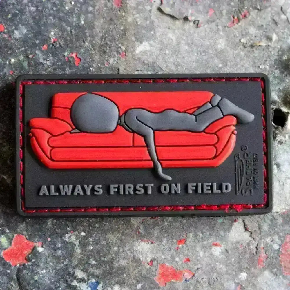 Patch - Always First on Couch - Rød/Svart - Game-On.no