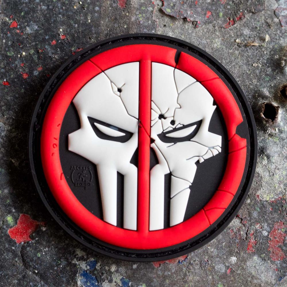 Patch - Deadpool Skull Rubber - Rød/Svart - Game-On.no