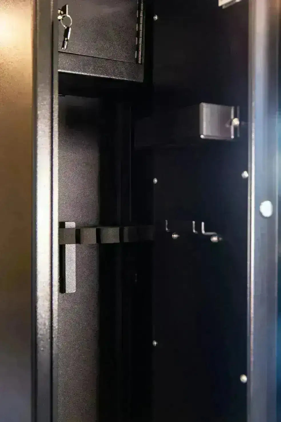 Raufoss Basic 6 våpenskap – sikker og romslig våpenoppbevaring - Game-On.no