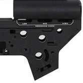 Specna Arms Aether CNC V2 gearboxskall, nærbilde av innsynsvinduer for pre-cocking