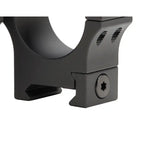 Element Optics XT Picatinny montasjering, nærbilde av Torx-skruen og Picatinny-festet