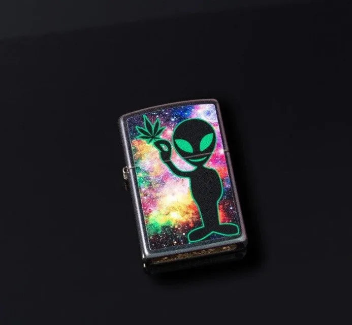 Zippo - Alien Design Iridescent - Game-On.no