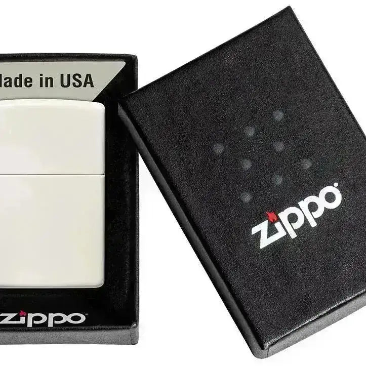 Zippo Lighter - Klassisk Hvit Selvlysende Lighter - Game-On.no