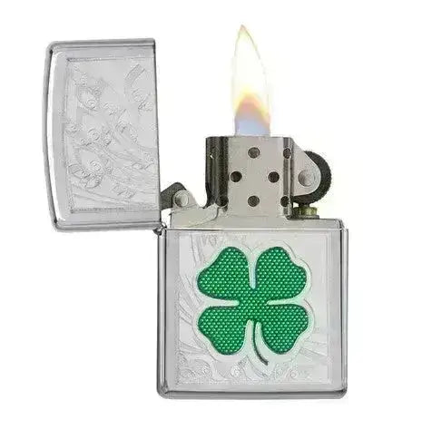 Zippo Lighter - Kløver Design High Polish Krom - Game-On.no