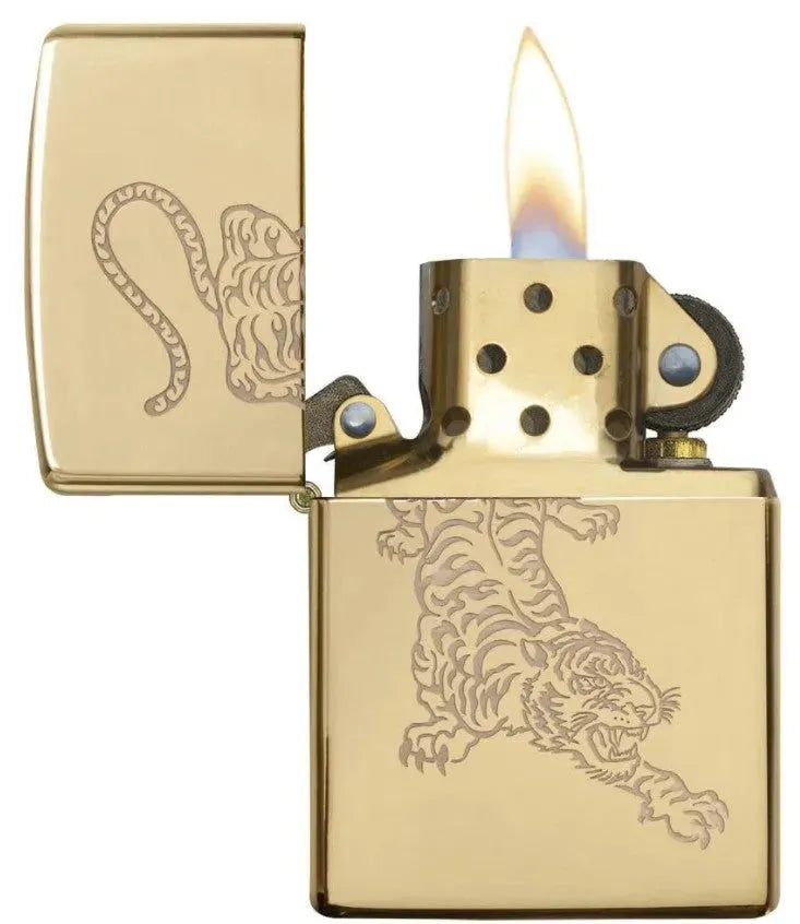 Zippo - Tiger på High Polish Brass - Game-On.no